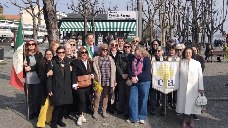 Arona, piazzale antistante l'imbarcadero intitolato a Camilla Ravera